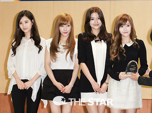 [PICS] Jessica, Tiffany, SooYoung, Seo Hyun Appointment Ceremony At Gangnam-Gu Office || 07.03.12  JRgKu