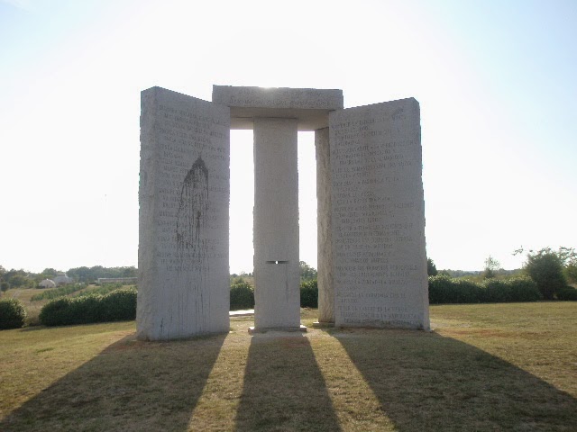 georgia guidestone - Dix commandements pour l’après-catastrophe (Georgia Guidestones) Georgia%2Bguidestones%2B061