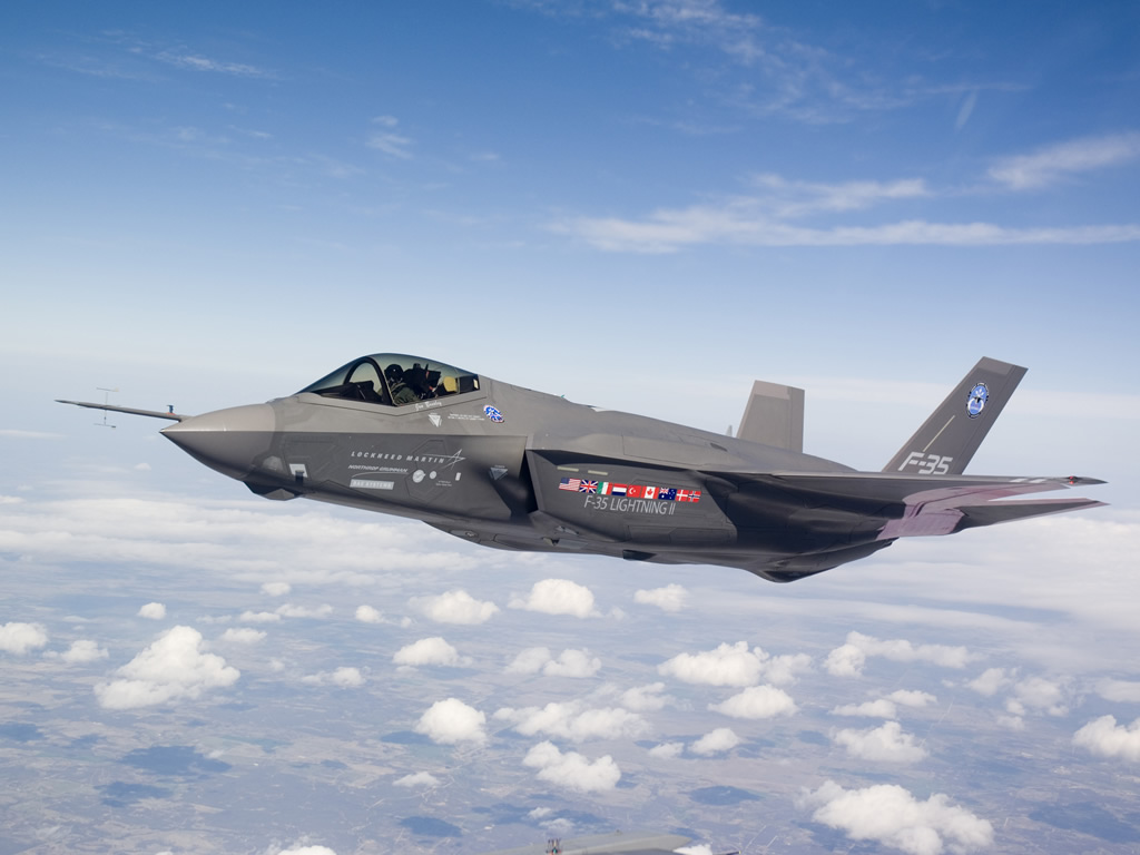 سحر ال F-35 الامريكيه  F-35A