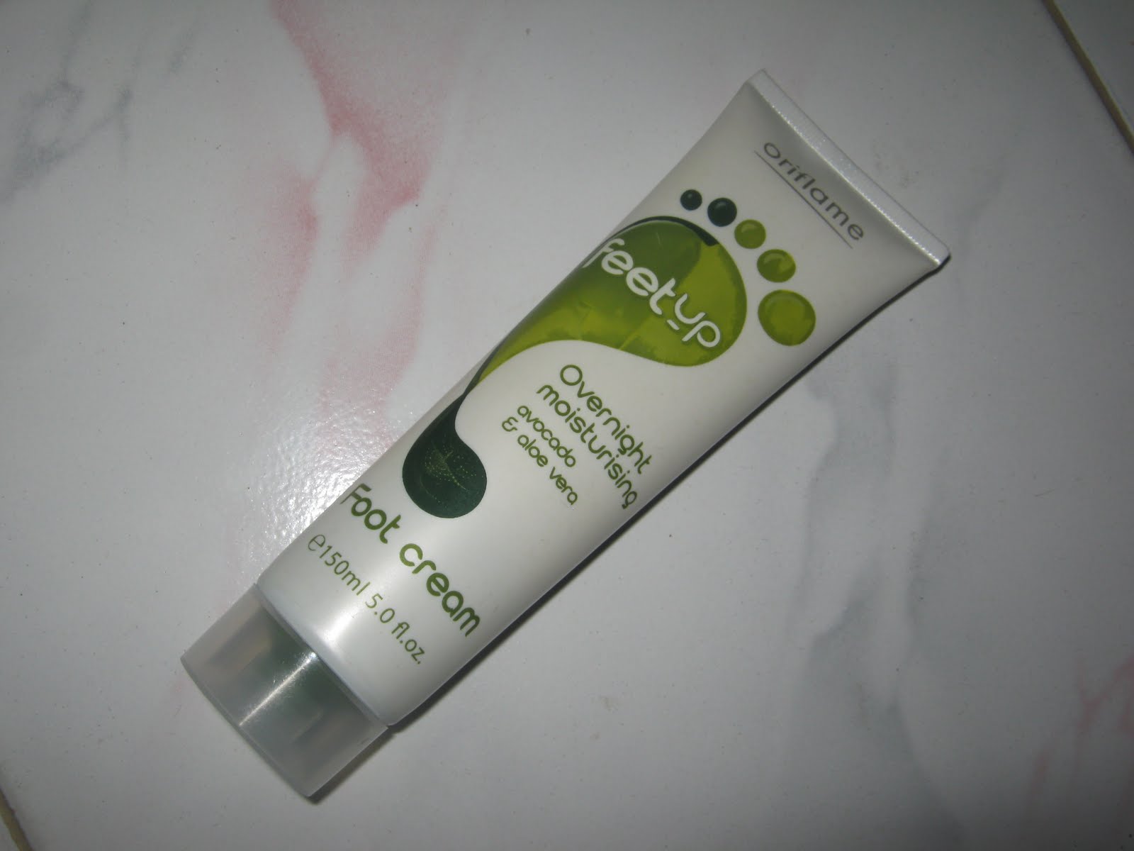 لي معرفت منين تبدا  توجاد العرس  تدخل لهنا نوريها كلشي أش خصها توجد  Oriflame-overnight-moisturising-footcream