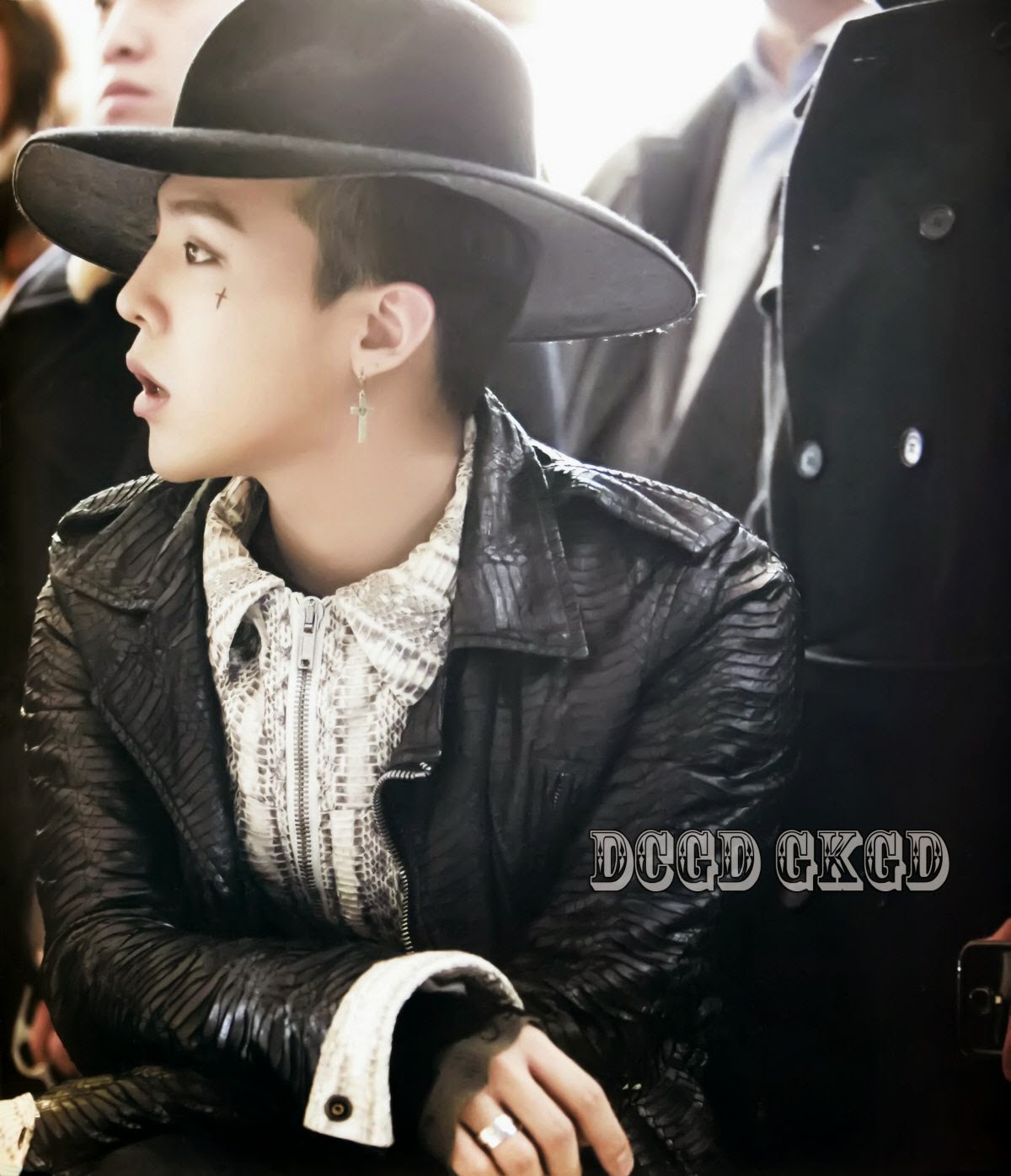 [21/06/14][Pho] Photo Book G-Dragon in Paris 2014  Gdragon_gdxtaeyangparis_010