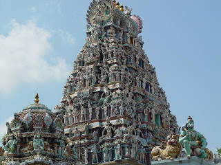 இந்து ஆலயங்களில் கோபுரத்தில் புதைந்துள்ள அறிவியல் உண்மை Hindu-temple-large