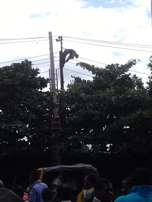 PHCN Official Electrocuted On A Pole At Police College In Lagos Nepa