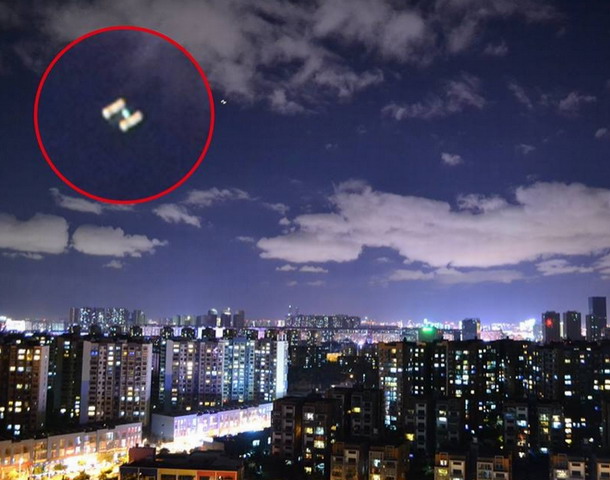 Un OVNI increíble es captado en la ciudad de Kunming, China Chani9