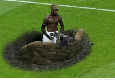 ESPAÑA 4 ITALIA 0 Balotelli-meme-machine-gun