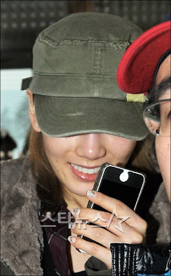 [PICS] Taeyeon @ Gimpo Airport || 06.01.12 Tumblr_lxcvv39DpG1qbnpuuo1_500