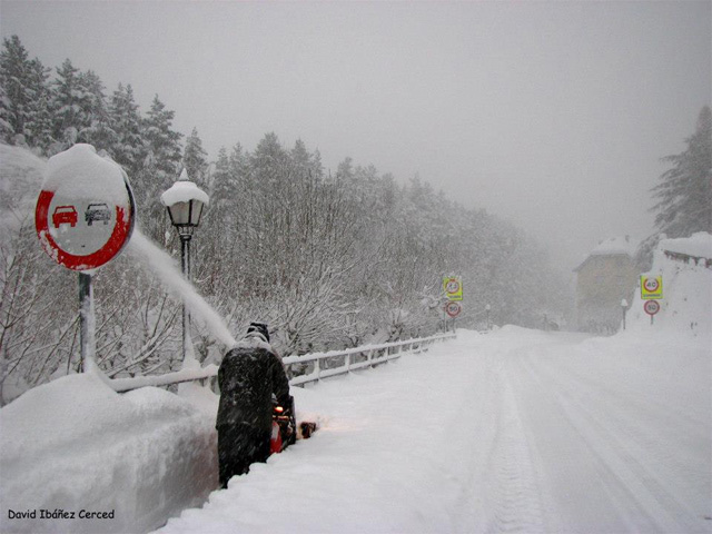 Casi un mes nevando sin parar en los perineos  Nievep4