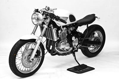 Triumph Adventurer by Steel Bent Customs  Custom-triumph-motorcycle-4