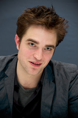 5 Abril - Fotos de Rob en HQ de la conferencia de prensa de WFE + Fotos con Tai. Pattinsonlife-wfe-41-11