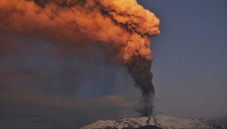 Volcan Etna entra en erupcion y deja una nube de cenizas. - Página 3 El-volcan-italiano-Etna