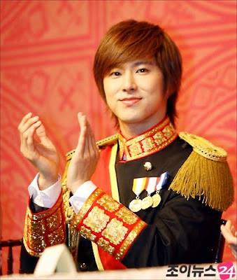 [PICS] yunho en conferencia sobre musica C2593b4d