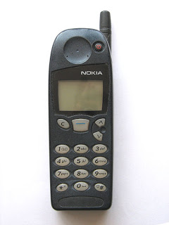 أشيائنا القديمة .. ذكرياتنا القديمة ورحلة إلى الطفولة Nokia-old-phone