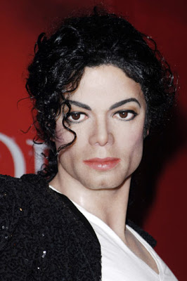 Museu de cera de Londres inaugura três novas estátuas de Michael Jackson 2657130_michael_wax6