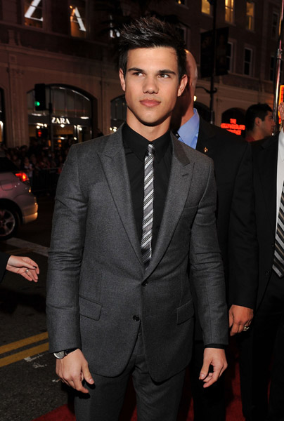 taylor lautner en la premiere de valentine's day !! Vday2