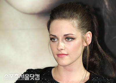 Kristen Stewart And Taylor Lautner at Fan Event in Korea Korean55