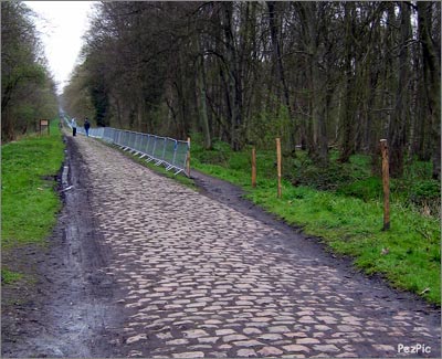 10.04.2011 10.04.2011 Paris - Roubaix FRA *   Arenberg-middle