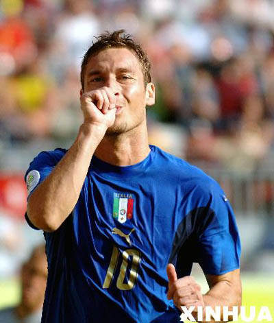 رانييري: التهاني للإنتر، طرد توتي يدل على الإحباط Francesco%2BTotti%2B1