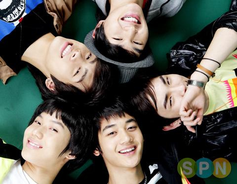 تقرير عن الفرقه الكوريه SHINee من كتابتي Shinee