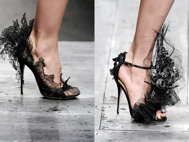 احذيه غرييييييبة Valentino-Philip-Treacy-Spring-Summer-2010-ss10-runway-shoes