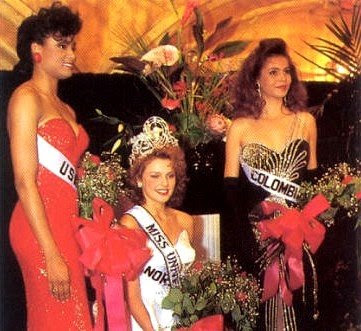 Địa điểm tổ chức Miss Universe qua các thời kỳ _ 1989 - 2011 Bs-top3-uni1990