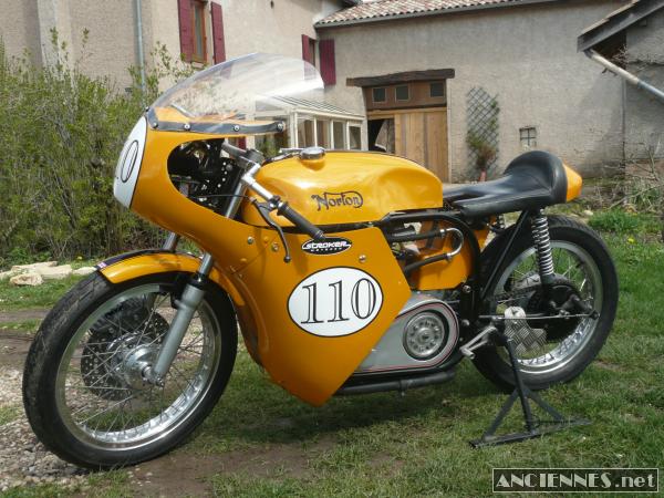 Trois quenottes  - Page 2 11Norton850CommandoRacer1972