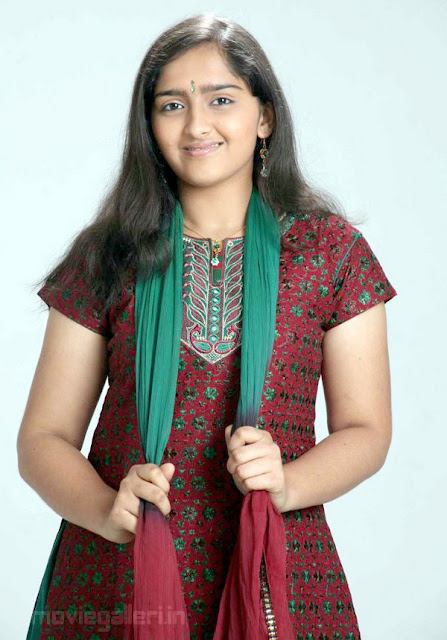 நடிகை சானுஷாவின் படங்கள் Sanusha_new_latest_stills_photos_04