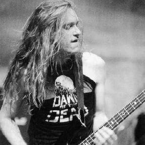 nuestro dios musical Cliff_Burton-12391