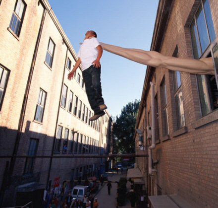 فنانين يتحدون الجاذبية الأرضية‎ The-art-of-li-wei-picture-7