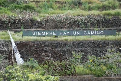 LA FRASE DE LA AUTOPISTA... Siempre-hay