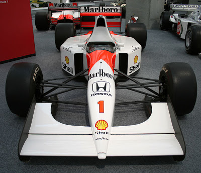 McLaren MP4/7A 696px-McLaren_MP4-7_front_view_Honda_Collection_Hall