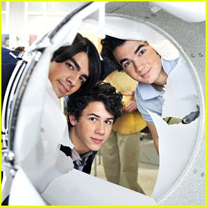 JB-Oficijalna Galerija Slika - Page 15 Jonas-brothers-ding-do