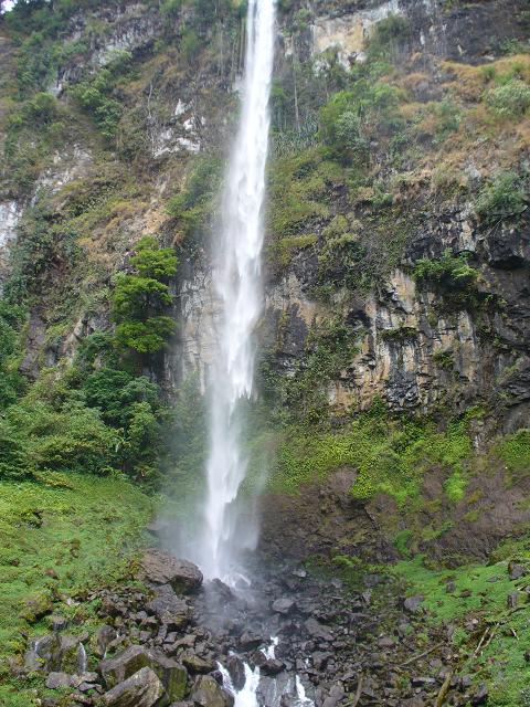 أروع المدن الأندونسية .. مدينة من الخيال  Curug-cileat