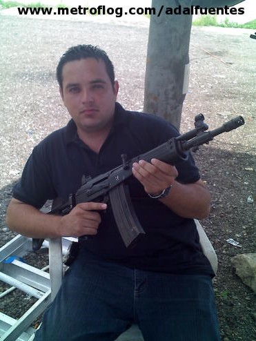 Deja puesto en GDF por divulgacion de fotografias sosteniendo armas de fuego. Kanos-buchon