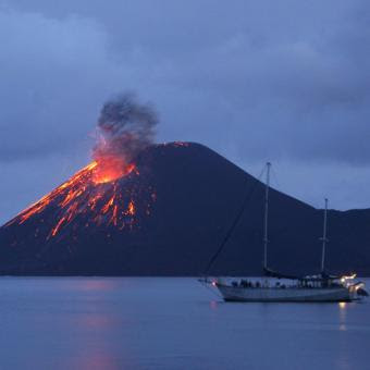 COSECHA PROPIA - Página 2 Anak_Krakatoa_vuelve_despertarse