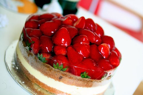 for u wassim Strawberry-cake