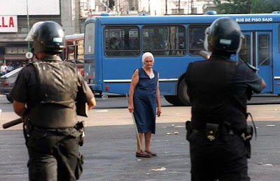 ESTÁBAMOS TAN BIEN... ¡¡HASTA QUE LLEGARON LOS KIRCHNER!!... Represion19y20diciembre2001