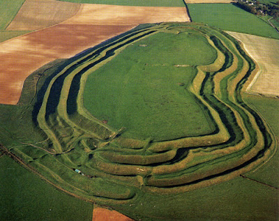 اجمل الاماكن الاثرية في العالم  Celt-maiden-castle