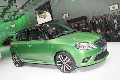 صور سكودا 2012 2011-Skoda-Fabia-RS-Front-Side-View