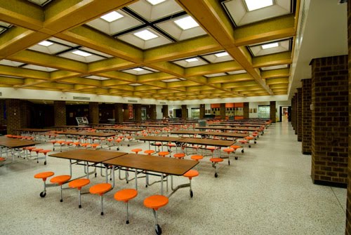 Столовата 20090901-school-cafeteria