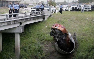 EXCLUSIVE:EXTRA ORDINARY:STRANGE CAR ACCIDENTS PHOTO COLLECTION Strange-car-crash-19