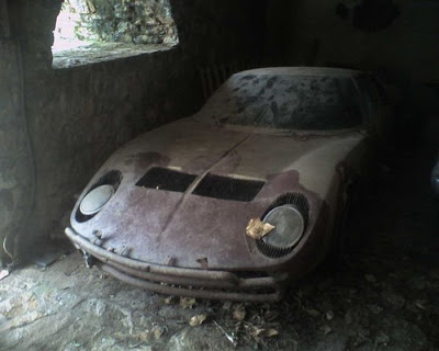 பழுதடைந்த கார்(படங்கள்) Abandoned-supercars-04