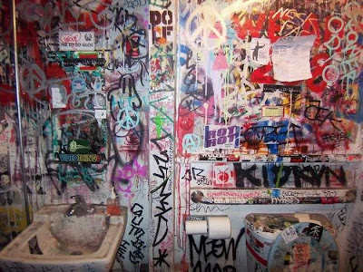 51 Kreatif Desain Grafitty Di Kamar Mandi Bathroom-graffiti-47