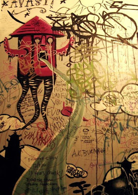 51 Kreatif Desain Grafitty Di Kamar Mandi Bathroom-graffiti-41