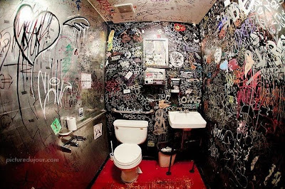 51 Kreatif Desain Grafitty Di Kamar Mandi Bathroom-graffiti-35