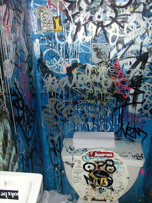 51 Kreatif Desain Grafitty Di Kamar Mandi Bathroom-graffiti-06