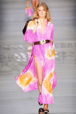 Moda 2009/2010...Per  femra - Faqe 4 Blumarine-rtw-2010-01