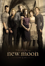 Carteles de las peliculas hechos por fans NEW MOON New_Moon_Poster___The_Cullens_by_mahdesigns