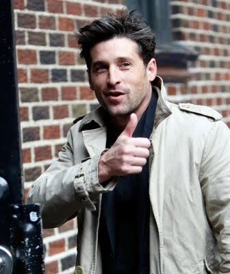 القناه السادسه - صفحة 12 105803_patrick-dempsey-heads-into-letterman-in-nyc-oct-28-2009