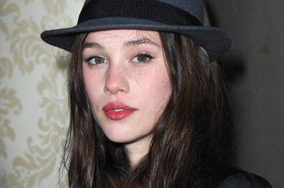 Robbie Montez Astrid-berges-frisbey-1