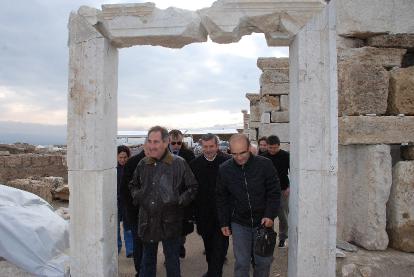 Artigos interessantes (de blogs, jornais, etc...) Ancient-church-discovered-in-western-turkey-2011-01-31_l